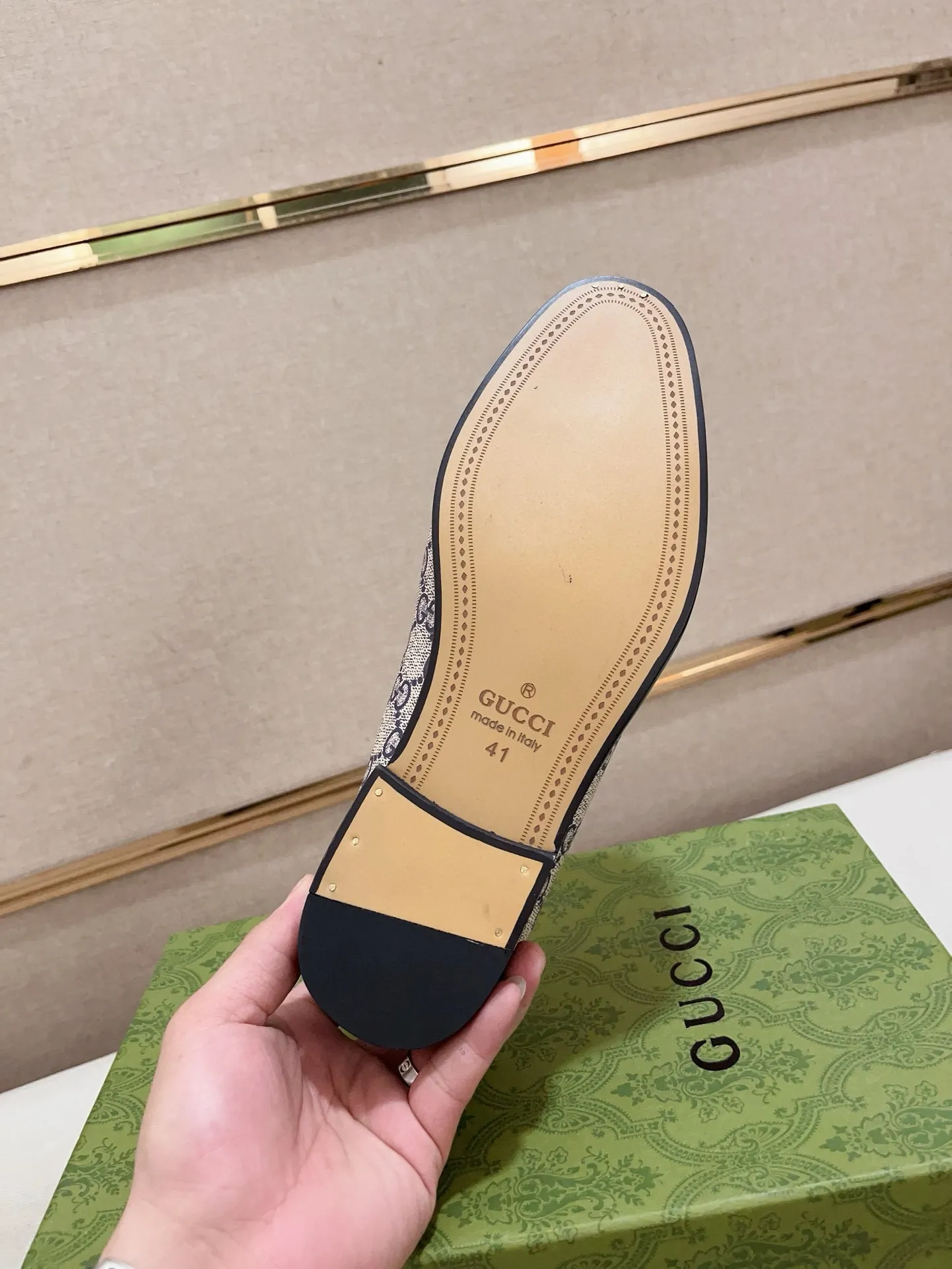 Men's shoes 💰: 520💰 (GUCCI) New product series ss hot new products 💢 💠 Casual suit shoes 👞, top imported materials Upper hardware buckles and shoe side logos, insoles and soles with brand logos 💠 💎 Upper: imported PVC material 100% 💎 Lining: cowhide/100% 💎Feet: cowhide/100% 💎Sole: rubber/100% 💎SIZE: 38 39 40 41 42 43 44 Can be customized 45